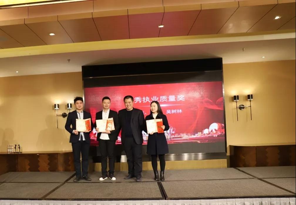 乐鱼app最新版下载-乐鱼(中国)篇|凝心聚力谱新篇,砥砺奋进铸辉煌!