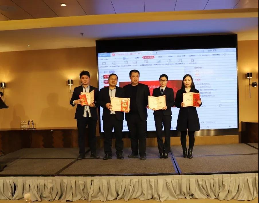 乐鱼app最新版下载-乐鱼(中国)篇|凝心聚力谱新篇,砥砺奋进铸辉煌!